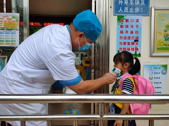 金牌大叔|鼎湖小“神兽”返园啦！镜头记录了这群小可爱