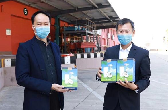 『旅行百事通』海南南国食品慰问滞留三亚湖北籍游客