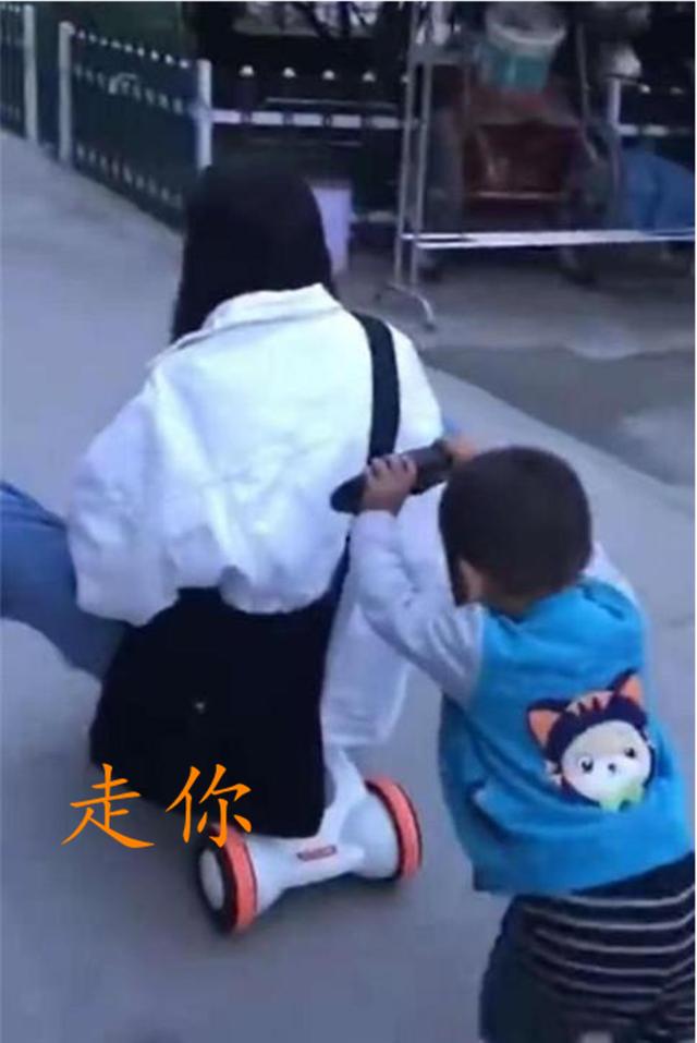 超级宝妈@为啥宝宝宁愿让小姨“欺负”，也愿意让她带呢？孩子想要啥你要懂