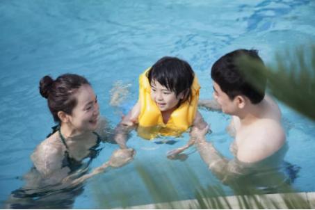 奋斗吧小青年|会游泳的孩子，能发现一个更大的世界