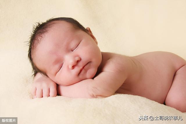 「超级宝妈」陪老婆在家化产房，准备生孩子；水囊，催产素，太遭罪了