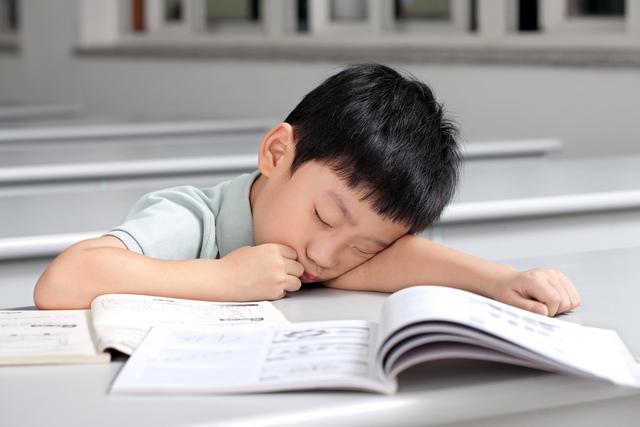 『你的育儿经』孩子做作业时，父母该干点啥？这4点太实用了（转给家长！）