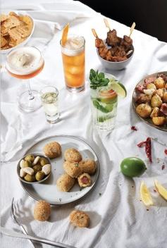 星巴克|延时营业、云朵巴士、茶云夜派对……星巴克\"刷夜\"指南来了