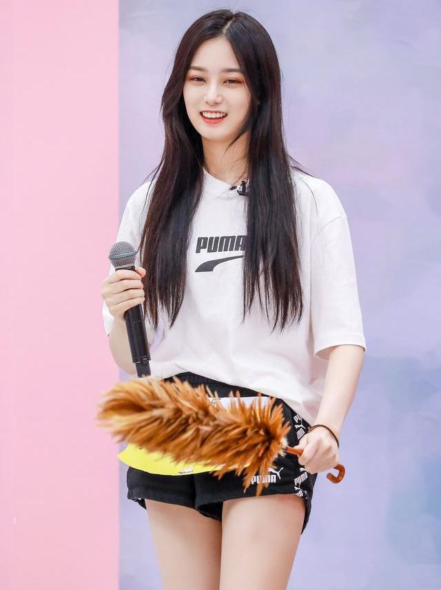 萌萌的小丸子|徐艺洋被投成C位，“音痴”张艺凡来她的组徐艺洋的表情有点意思