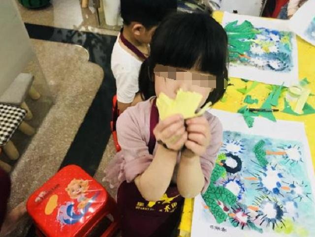 【超级宝妈】“妈妈掉水里，你先吃蛋糕还是巧克力？”5岁儿子的回答很扎心