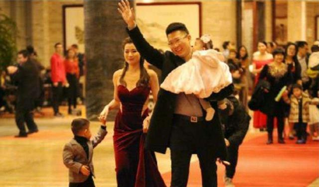 你的育儿经：幼儿园毕业典礼成上流宴会，宝妈吐槽被排挤：没钱就别来这上学