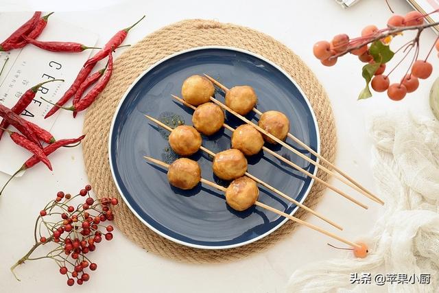 街摊上很受欢迎的咖喱鱼丸，在家也能做，真的很简单，比烧烤好吃