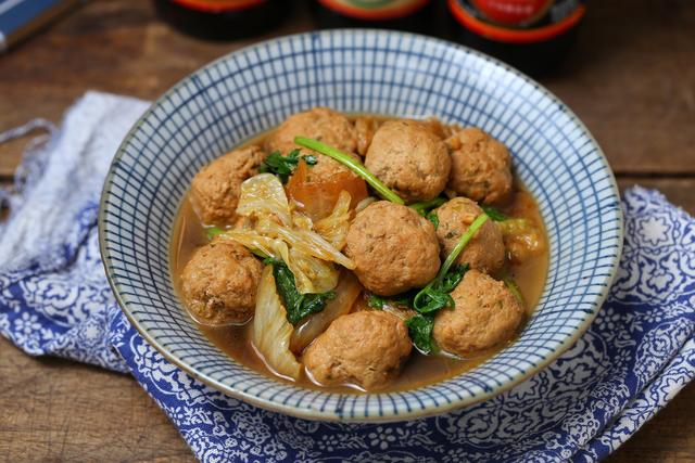 大冷天就喜欢这道菜，营养丰富搭配合理，热乎乎煮一锅吃着真舒服