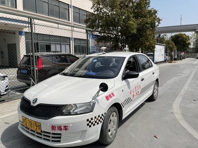 教练|AI机器人教练在上海一驾校上岗3年，学员合格率提升近两成