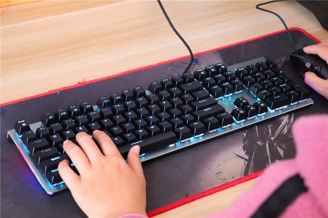 雷柏V530机械键盘：啪啪啪的敲击手感，游戏办公都很奈斯
