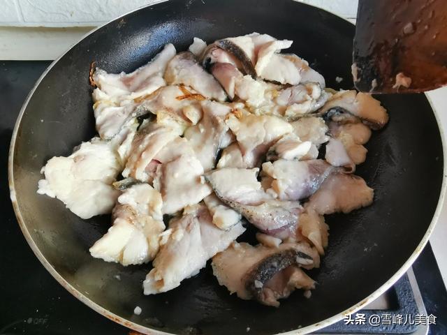 鱼肉多吃也不胖，实惠营养高，这样做一锅味道鲜美特下饭