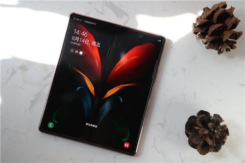 便携性与生产力缺一不可 三星 Galaxy Z Fold2 5G再掀折叠屏热潮