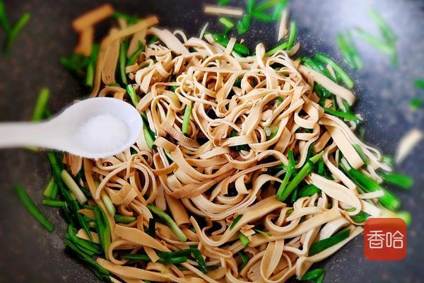 12月最鲜嫩的一口！这菜一上桌就被抢光，做法简单到偷笑