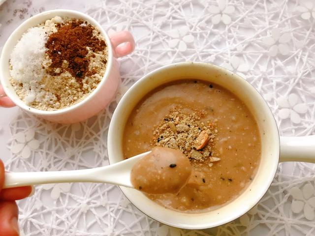 面粉入锅这样一炒，一周的早餐都有了，热水一冲，营养又暖胃