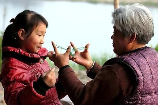 「你的育儿经」“喜欢奶奶还是姥姥？”，3岁孙女脱口的回答太耿直，让奶奶难堪