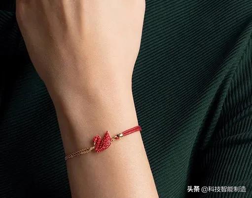 时尚探究社施华洛世奇火了125年的奢侈品牌，人造玻璃，价格却堪比天然水晶