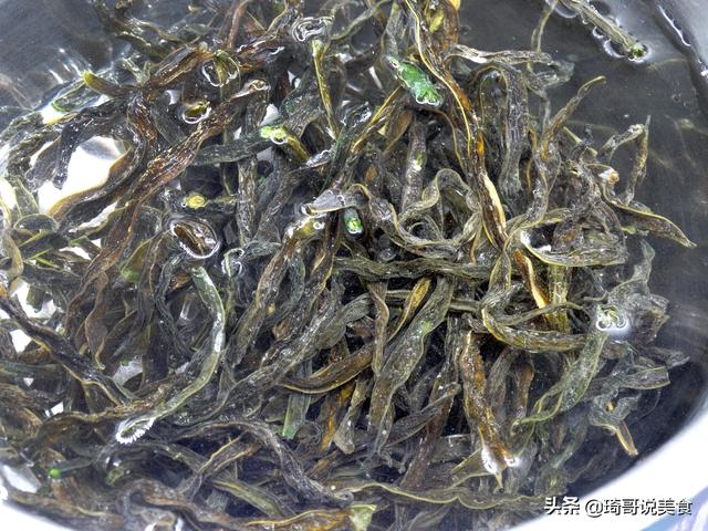 天一冷，我特馋这个菜，从小吃不腻，每周炖上一锅，热乎乎真解馋