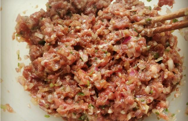 冬天进补，鸡鸭鱼肉靠边站，这肉是贵了一点，但再穷也要给孩子吃