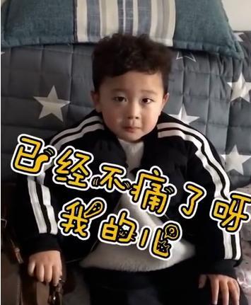 光明网|妈妈换衣服时露出的这道伤疤，4岁萌娃看后强忍泪水……