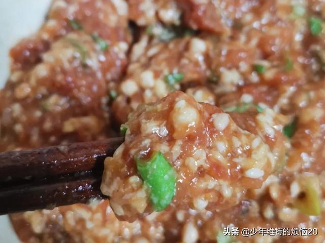 冬季吃猪肉馅饺子，记住“1泡2窍门”，肉质鲜香滑嫩，皮薄多汁