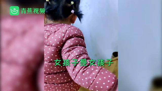 孩子|萌娃明白男女有别拒绝爷爷玩笑触碰 母亲：从小教她男女有别 懂得保护自己