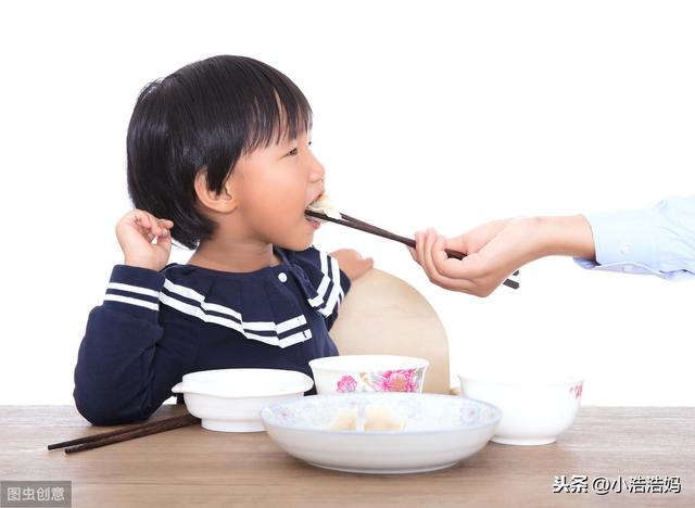 超级宝妈|宝宝学会独立吃饭也有“黄金时段”，家长别错过这个黄金时期哦