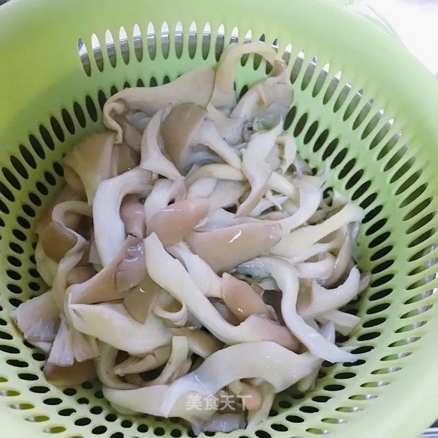 等了一年的腊肉，忍不住想尝尝鲜！味道醇香，百搭又下饭