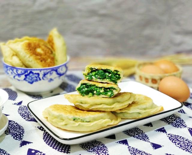 这样做的韭菜盒子，薄皮大馅，咬一口满嘴香，越吃越上瘾