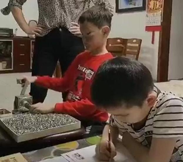 你的育儿经：孩子不想上学，“硬核妈妈”机智应对，不打不骂一招解决问题