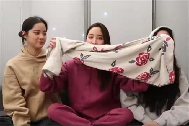超级宝妈■欧阳妮妮“盘”了24年的被子,坏了脏了也不嫌弃,每天闻着入睡