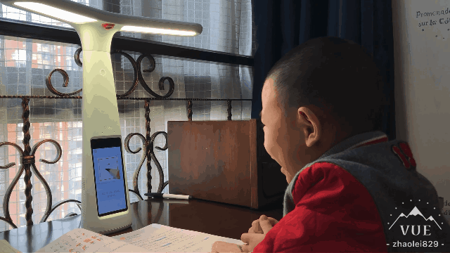 爆款神灯治愈家长“心病”：柔光护眼，还能远程辅导熊孩子功课