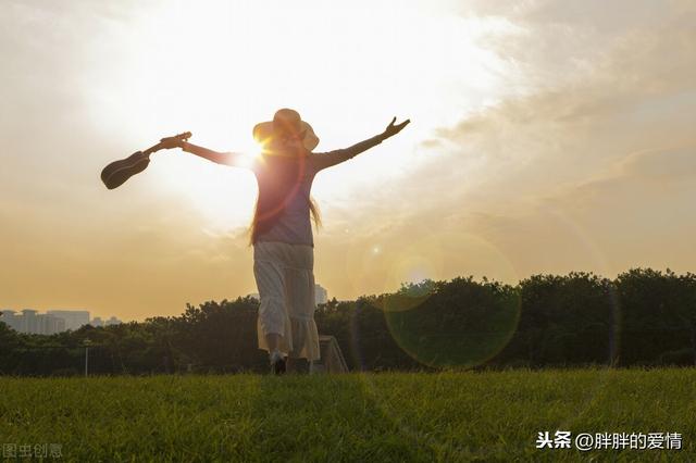 不安于现状，不甘于平庸，在勇于进取的奋斗中奏响人生壮美的乐章