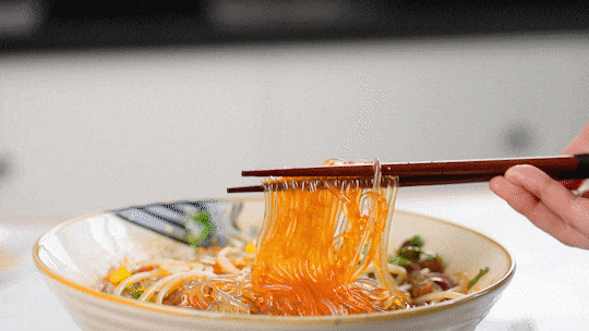 3分钟就能学会，欲罢不能的酸辣粉，秒杀街边小吃店