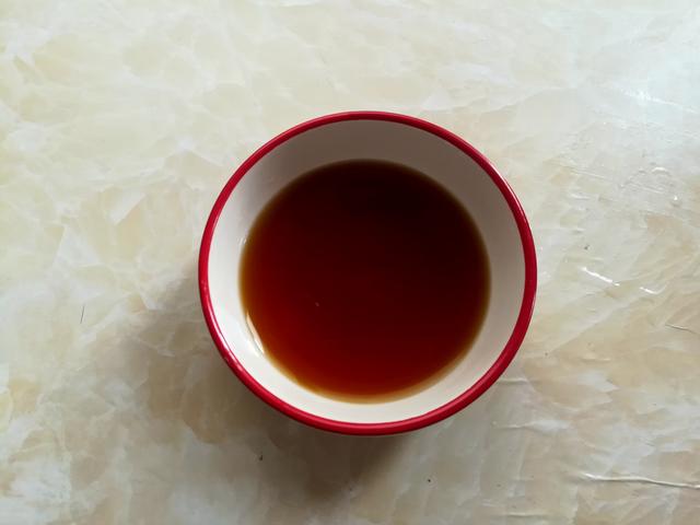 [你的育儿经]蒸鸡蛋羹别只会加水，加它营养又补钙，隔天吃一次，孩子长高个