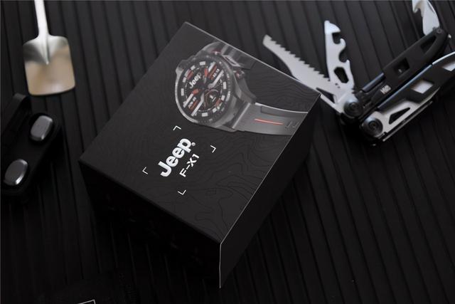 支持语音通话，能安装APP，双向拍照，Jeep智能运动手表