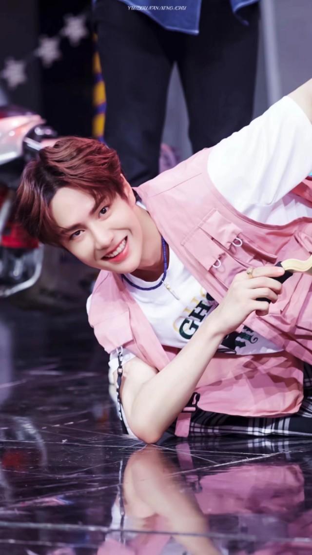 一博发博说了看一下谁在过节，我看是他自己在过六一偷笑！|fun娱乐