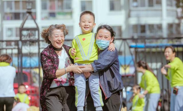 童年阴影“成就”了海明威：不合格的母亲，毁掉的是一个家庭