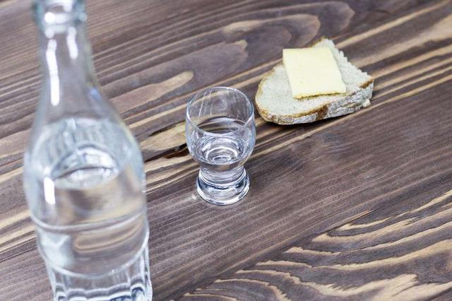 1瓶白酒=13瓶啤酒？白酒和啤酒，竟有这么多差距