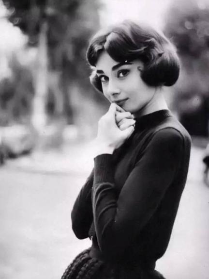 最时尚年龄从不是衰老的“导火索”，选对时尚半身裙，让你的夏天更完美