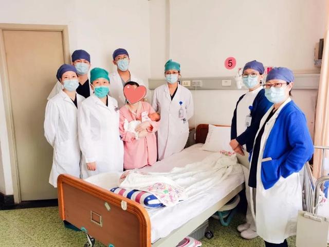 北京日报客户端▲一波三折！特殊时期，危重孕产妇顺利诞下龙凤胎
