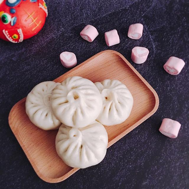 冬天吃包子就爱吃这素馅的，营养丰富，滋味十足，比肉馅好吃多了