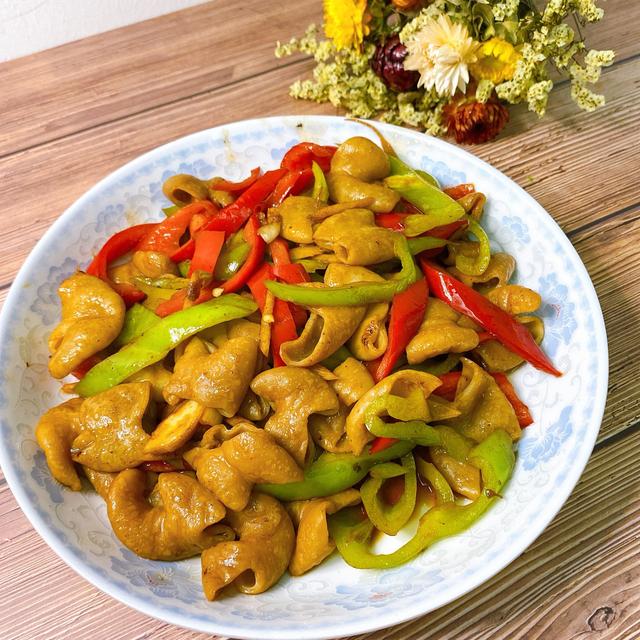 洋葱和它是“绝配”，简单一炒，香辣入味，一口接一口停不下来