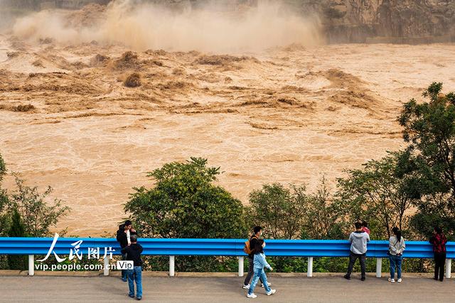 山西平陆黄河三门峡水利枢纽开闸泄洪