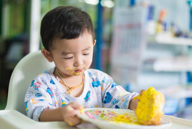 「你的育儿经」孩子春咳“咳不停”？医生建议：3种食物别给娃吃，伤脾肺！