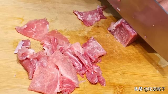 不管炒什么肉，不要直接下锅，大厨：记住3点，肉嫩不腥也不柴