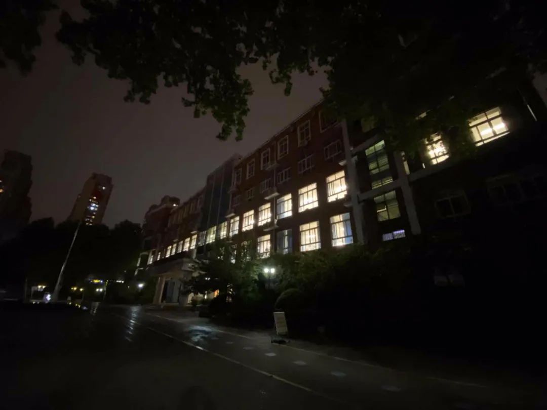 暖先生格调：第一批复课的孩子怎么样了？揭秘来啦！张文宏这样寄语复课的孩子……