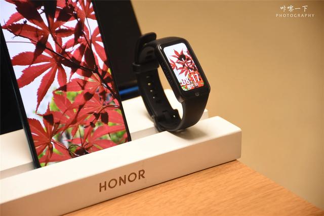 249起！荣耀手环6这是要颠覆智能手环玩法？