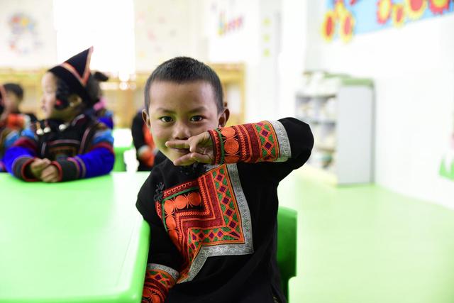 昭觉县洒拉地坡乡幼儿园辅导员：学好普通话彝族孩子们才有机会走出大山