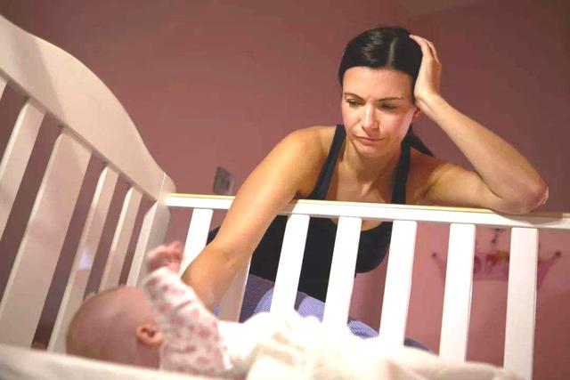 超级宝妈▲孩子一哭闹父母就要抱？心理科学实验给你答案，选错可能伤娃一生