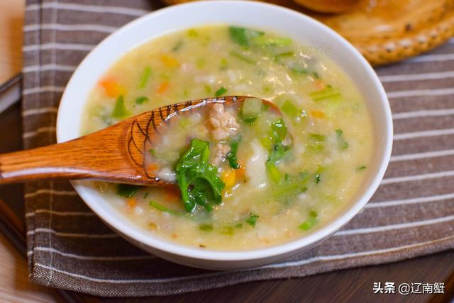 冬季喝汤最养人，常给家人喝这汤，便宜又鲜美，热乎乎特暖胃